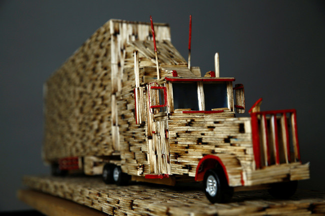 Janusz Urbansk, art of glues matchsticks